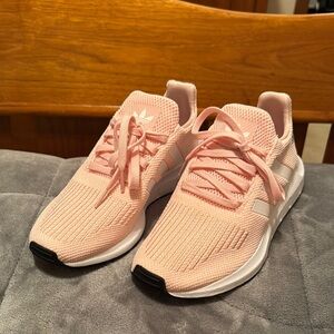 Adidas Swift Run sneakers